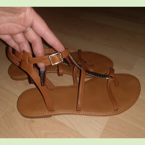 3 for $25 Forever 21 gladiator sandals size 7 - Picture 2 of 5